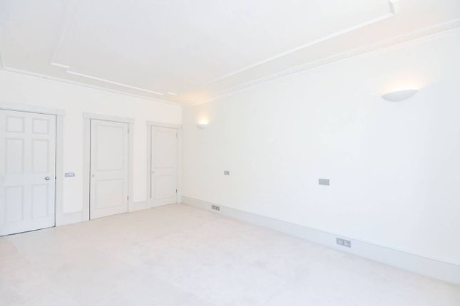 Terraced house to rent in Flood Street, Chelsea, London