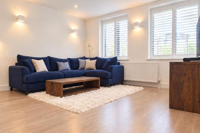 Flat 13, Opus Court, Bay Tree Avenue, Leatherhead photo 5