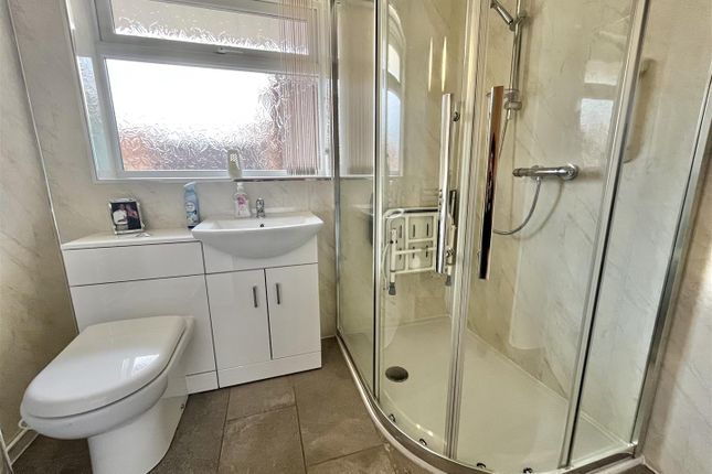 3, Ladbrooke Road, Clacton-On-Sea photo 3