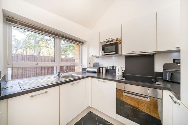 3, King George Mews, London photo 4