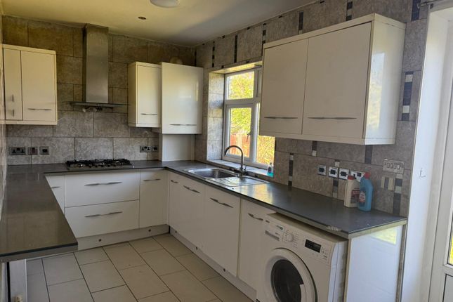 Stradbroke Grove, Ilford photo 4