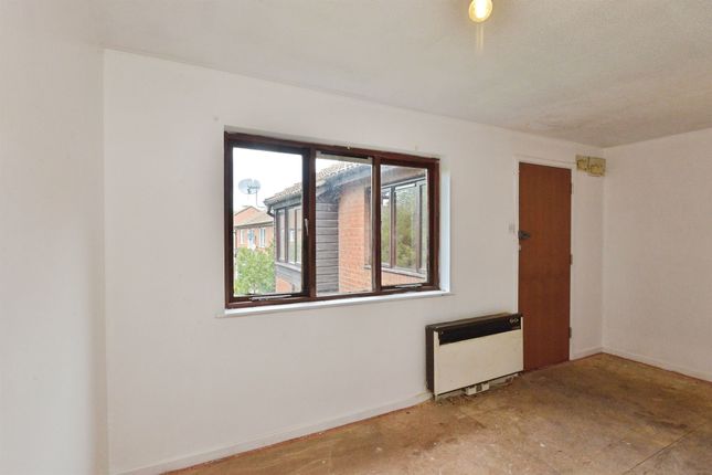 71, Denmead, MILTON KEYNES photo 2