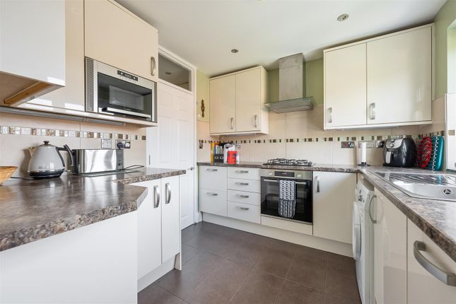 143, Brading Crescent, Wanstead photo 3