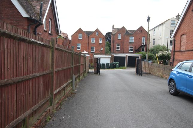 3, Hartfield Lane, Eastbourne photo 3