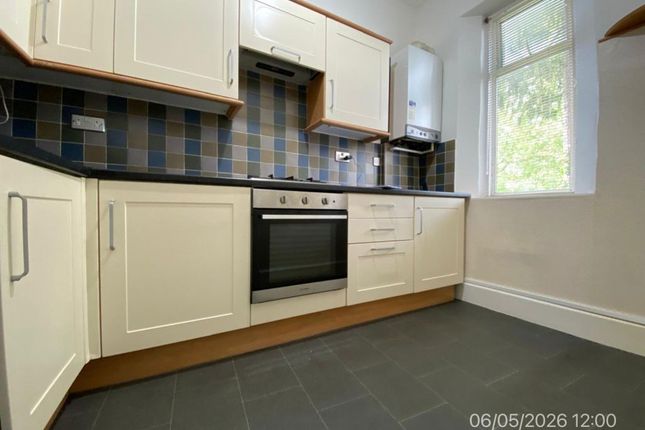 3, 66, Upton Park, Berks photo 2