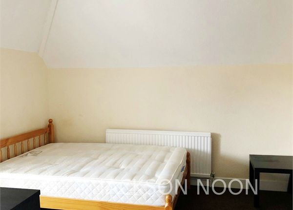 4c, Pound Lane, Epsom photo 2