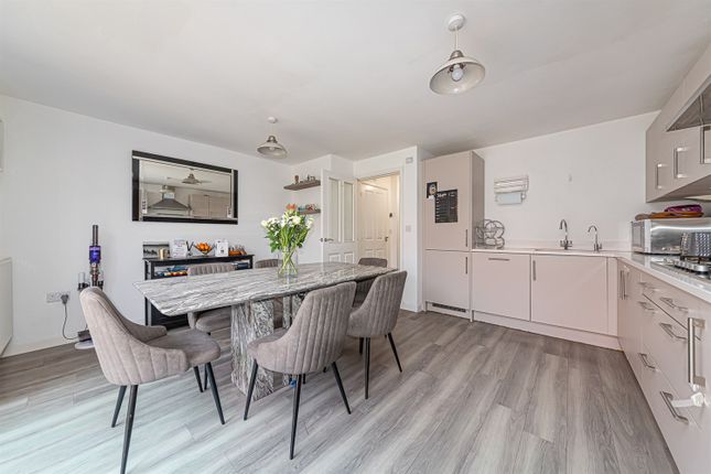 27 Bremner Way, Wokingham photo 3