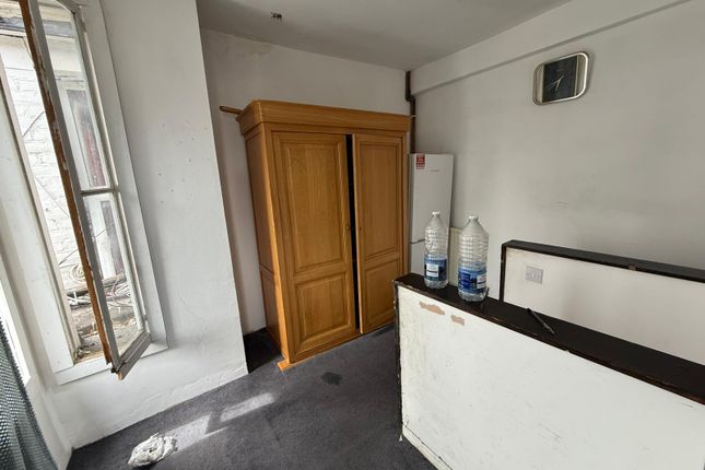Two Bedrooms First Floor Flat High Road Ilford- 1350 Pcm