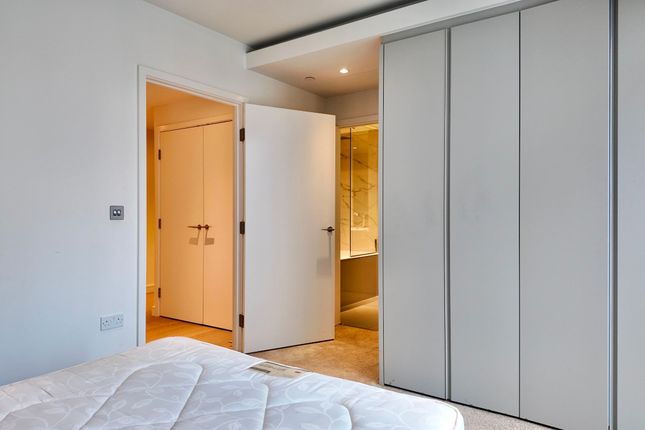 Flat for sale in Apartment, Marsh Wall, London