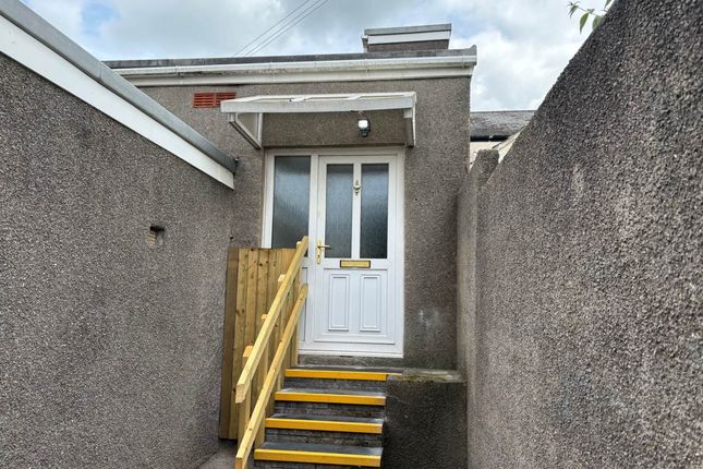 Thumbnail Flat to rent in Neath Road, Briton Ferry, Neath