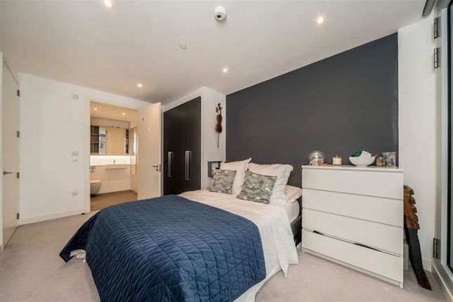 Apartment 604, 251, Southwark Bridge Road, London photo 4