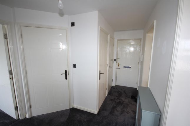 37, Arbour Court, Fareham photo 3