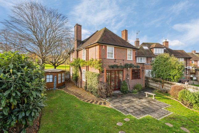 60, Woodhall Gate, Pinner photo 2