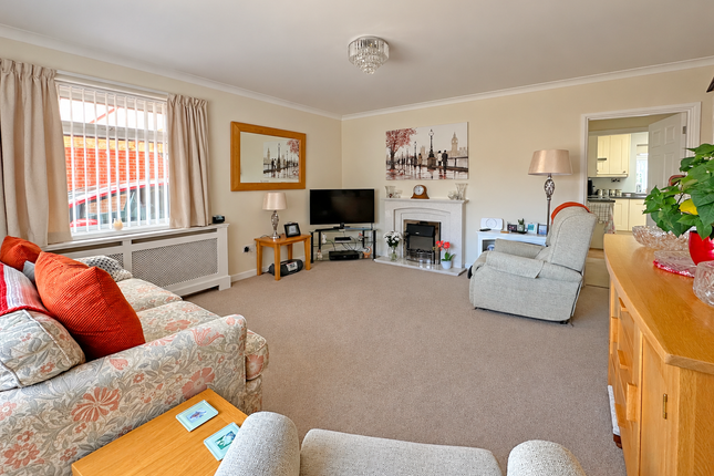 48, Crockwells Close, Exeter photo 3