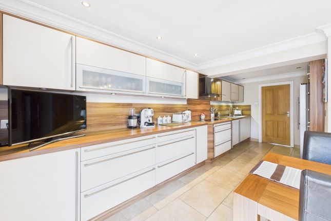 27, Selby Road, Surrey photo 3