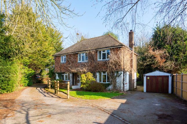 Thumbnail Detached house for sale in Oakwood Road, Horley