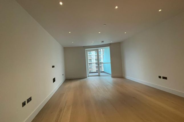 Flat to rent in Cassini Apartments, Cascade Way, London, Greater London
