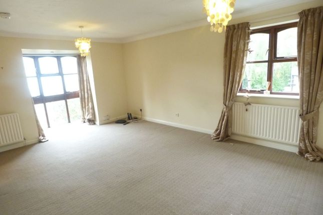 Ashley Park Road, WALTON-ON-THAMES photo 3
