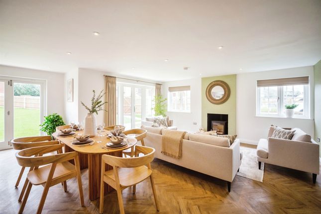 21, Roundwell Park, Bearsted, Maidstone photo 3