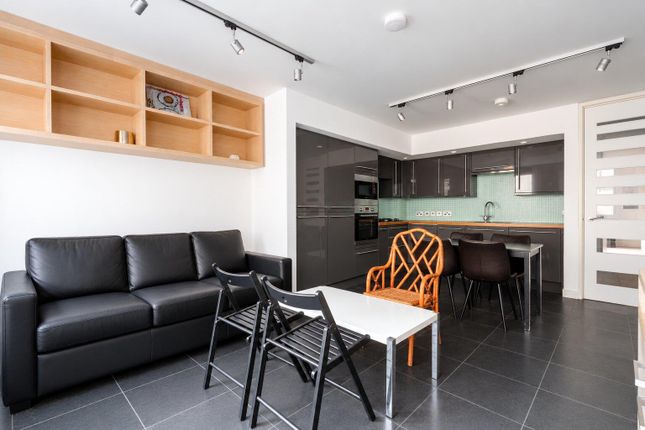 Flat C Ragged House, 16, Vine Hill, Clerkenwell photo 4