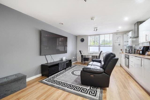 Flat 1, Park House 643-651, Staines Road, Feltham photo 3