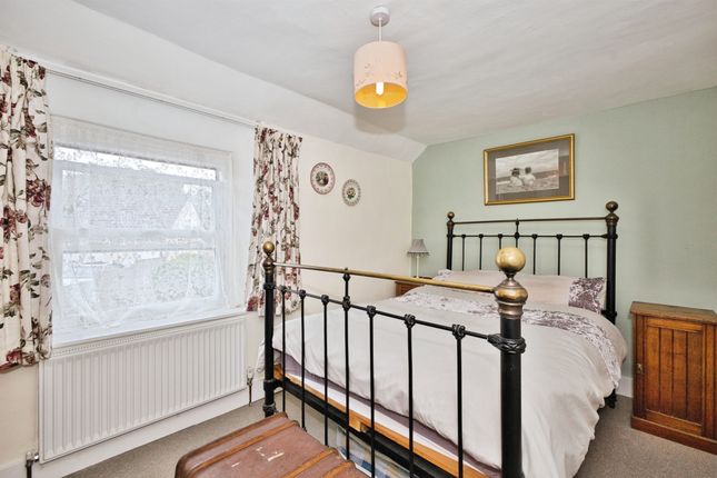 1, Lang Road, Crewkerne photo 4