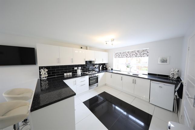 Detached house for sale in Boundary Way, Hull