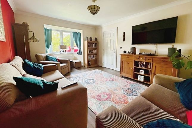 6 Coed Derw, Bridgend photo 2