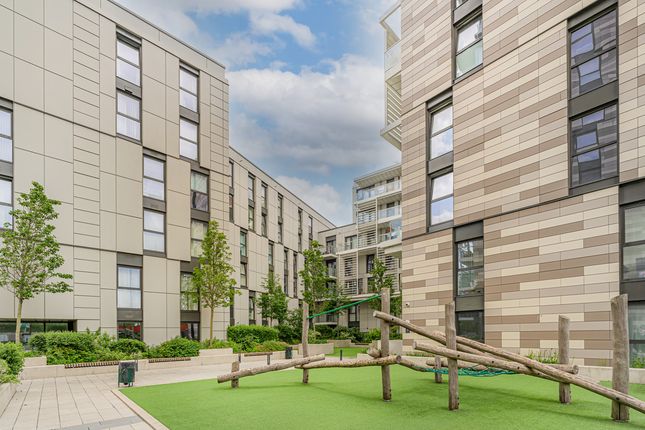 Thumbnail Flat for sale in Radial Avenue, London