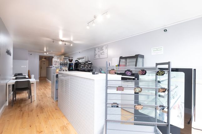Retail premises to let in Hornsey Road, London