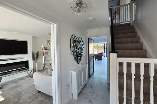 47, Clos Yr Hesg, Swansea photo 3