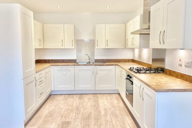 14, Merry Leys, LEIGHTON BUZZARD photo 2