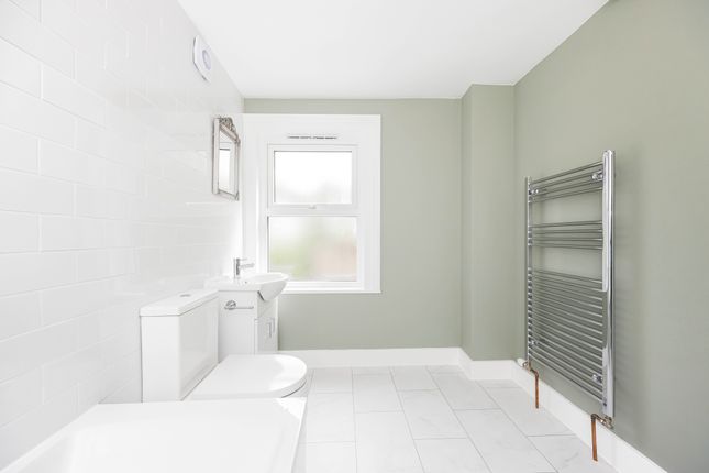 8 , Colenso Road, Clapton, Hackney, London photo 3