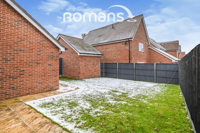 17, Readwin Crescent, Berkshire photo 4