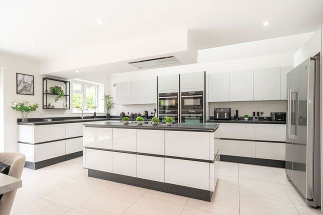 11, Queens Avenue, West Byfleet photo 4