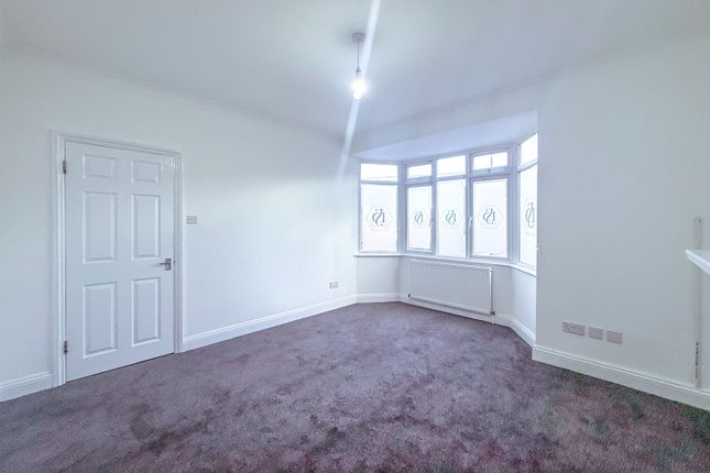 Saint Albans Road, Watford photo 3