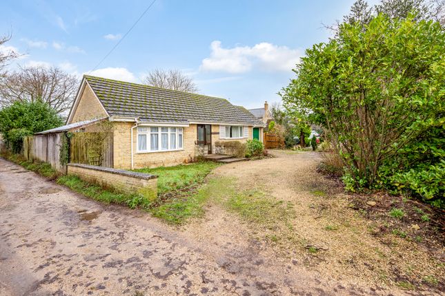 Thumbnail Bungalow to rent in West End, Launton, Bicester