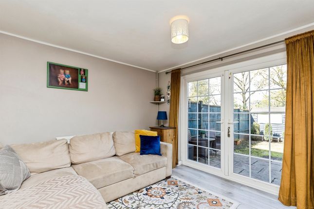 14, Burbeach Close, Crawley photo 4