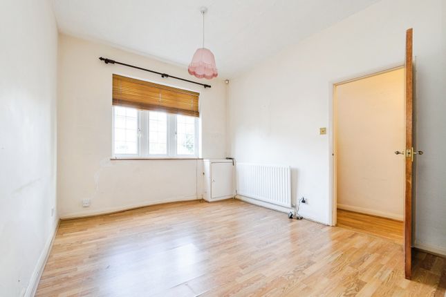 78, Mulberry Way, London photo 4