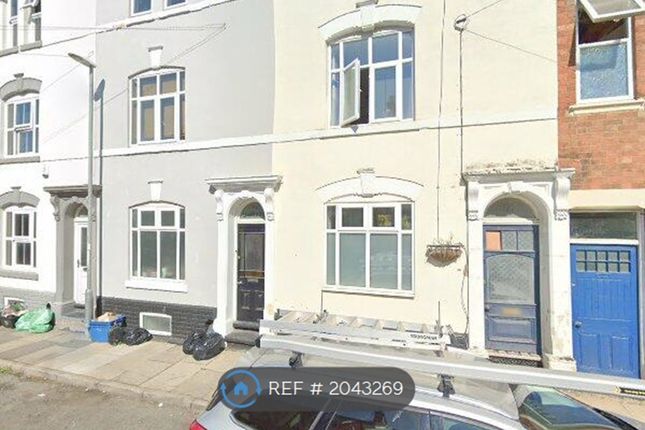 Thumbnail Flat to rent in Colwyn Road, Northampton