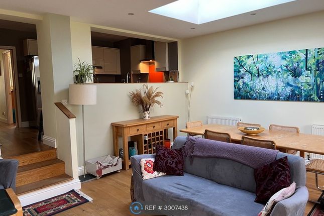 Fulwell Park Avenue, Twickenham photo 2