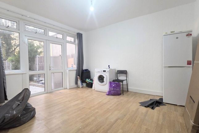 69, Charter Avenue, Ilford photo 4