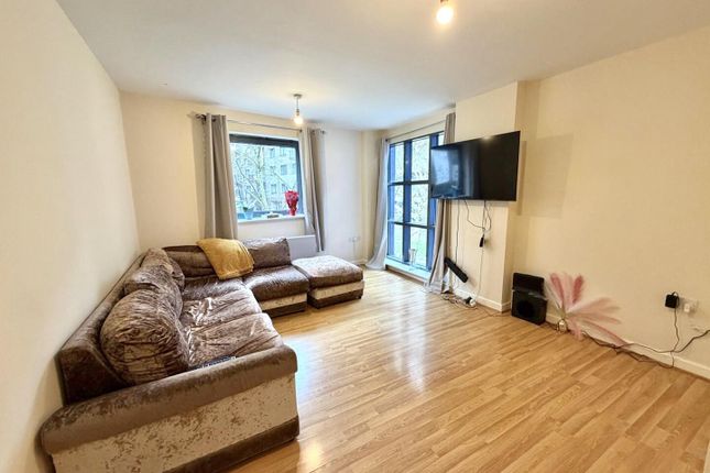 Flat 9, Runnel Court, Spring Place, Barking photo 3