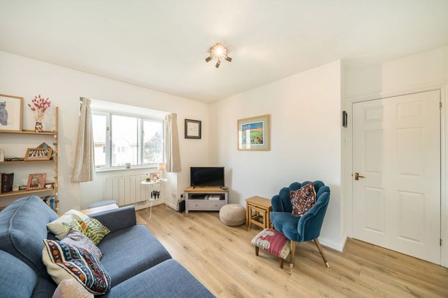 69, Woodgate Drive, London photo 2