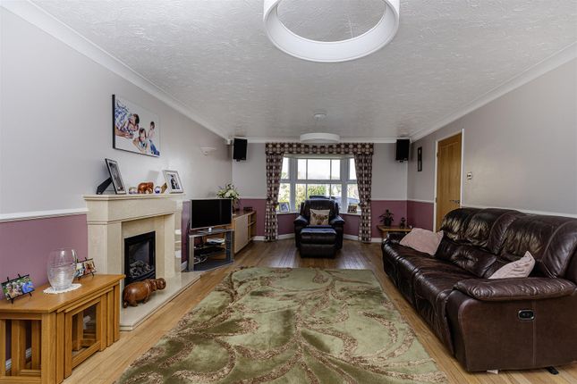 20, Whitebeam Park, Huddersfield photo 3