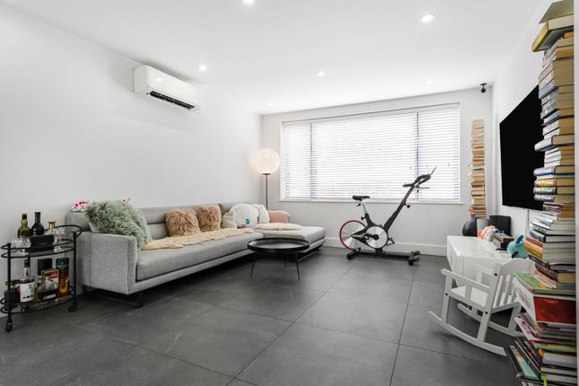 62, Dalkeith Grove, Stanmore photo 4