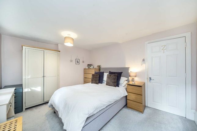 Flat for sale in Peckham Rye, London