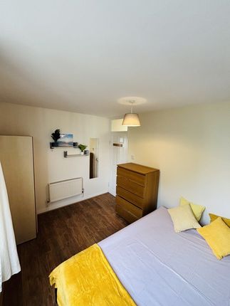 £950