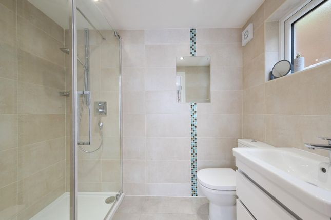 18, Shawley Way, Epsom photo 4