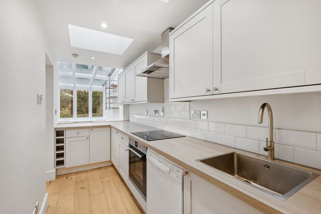 Flat to rent in Broomhouse Road, Parsons Green, London